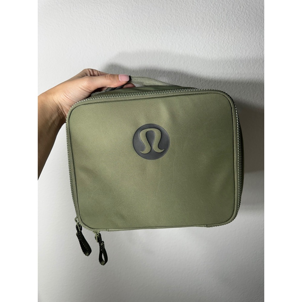 Lululemon New Crew Lunch Box 3.5L olive Green Insulated Cooler Bag Logo Zip Case